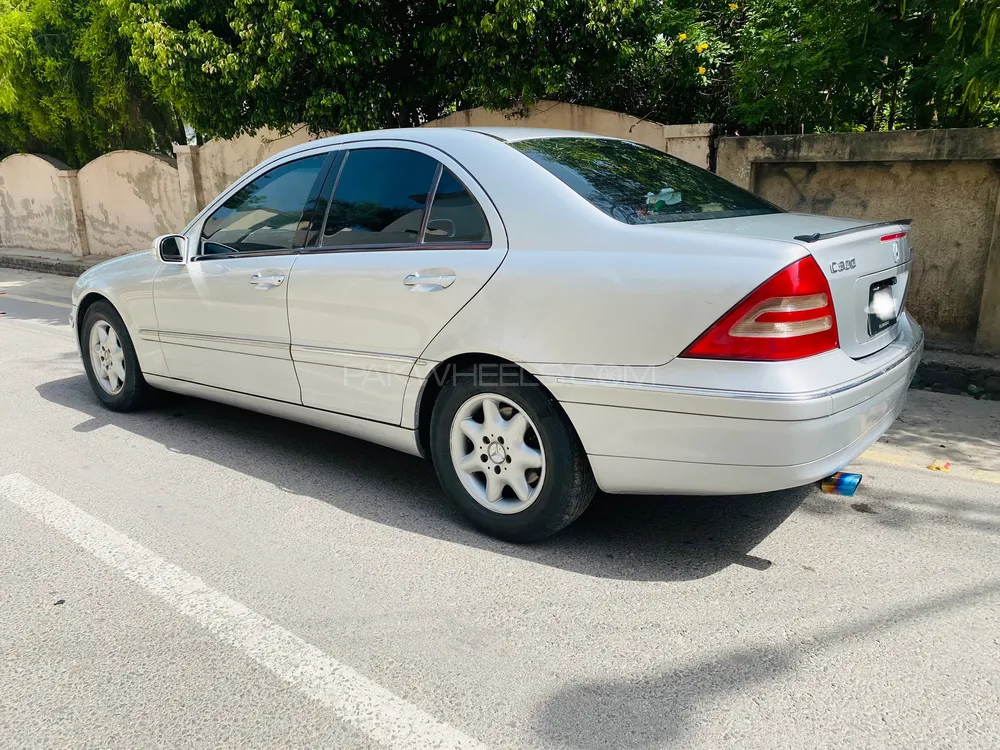 Mercedes Benz C Class 2004 for Sale in Islamabad Image-1