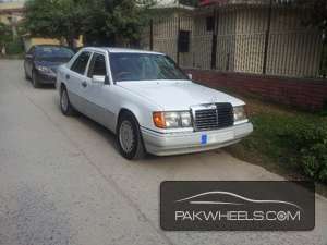 Mercedes Benz E Class 1989 for Sale in Abbottabad Image-1