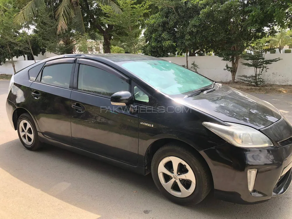 Toyota Prius 2015 for sale in Karachi | PakWheels