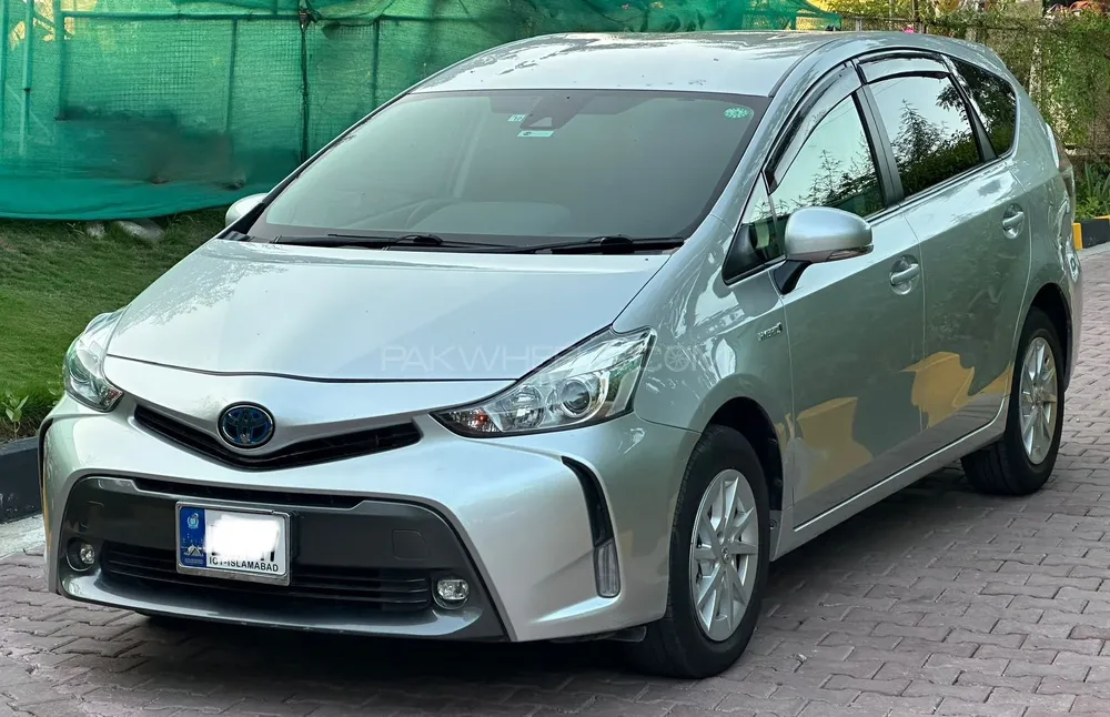 Toyota Prius Alpha 2018 for sale in Lahore