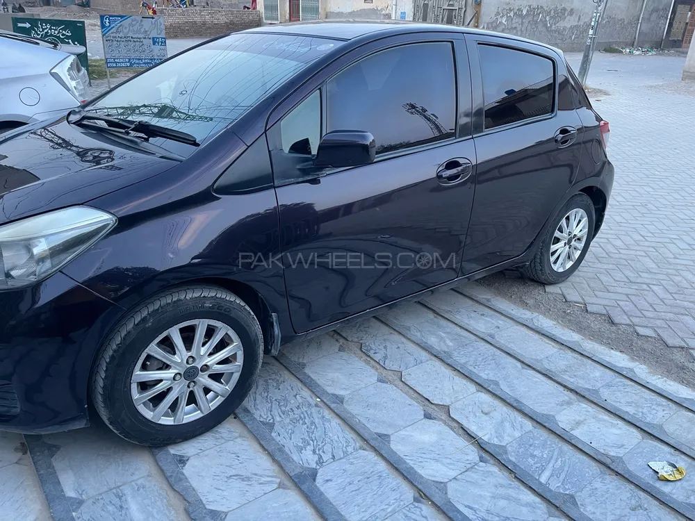 Toyota Vitz 2013 for Sale in D.G.Khan Image-1