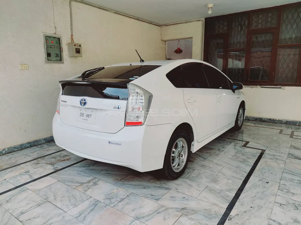 ٹویوٹا پریوس 2011 for Sale in پشاور Image-1