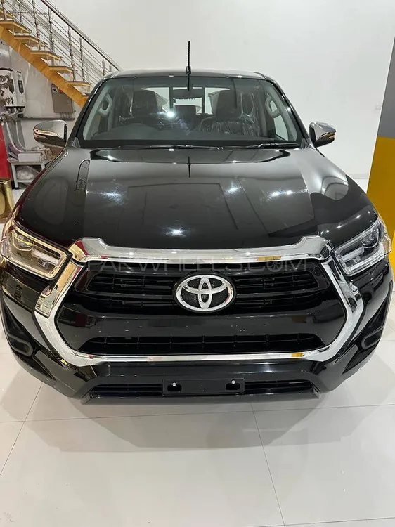 Toyota Hilux Revo V Automatic 2.8 2023 for sale in Karachi | PakWheels