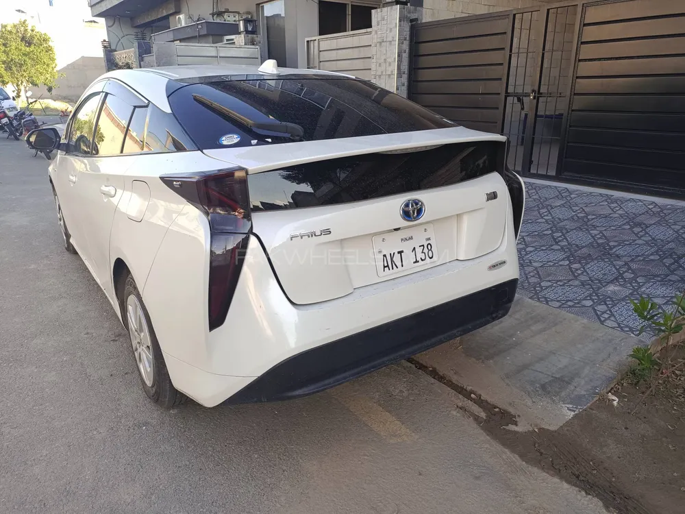 Toyota Prius 2016 for Sale in Karachi Image-1