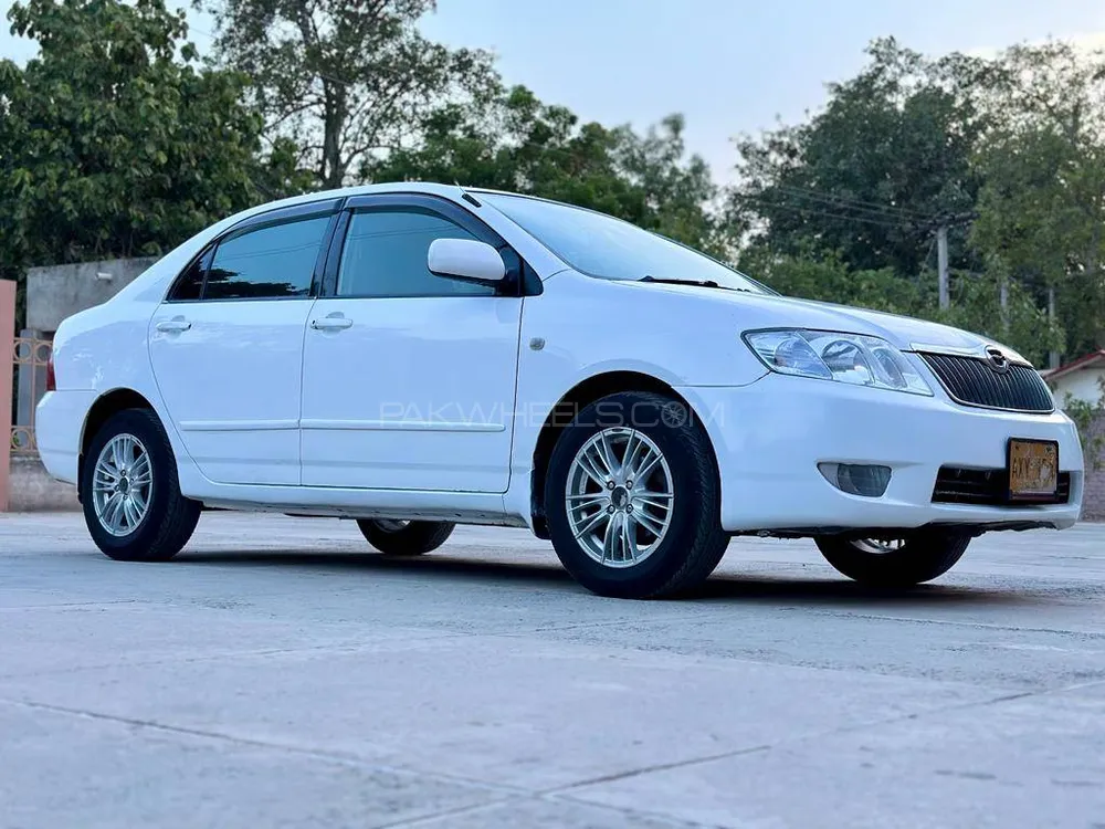 Toyota Corolla Axio 2006 for Sale in Sahiwal Image-1