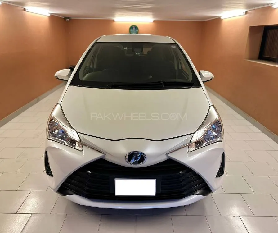 Toyota Vitz 2017 for Sale in Karachi Image-1