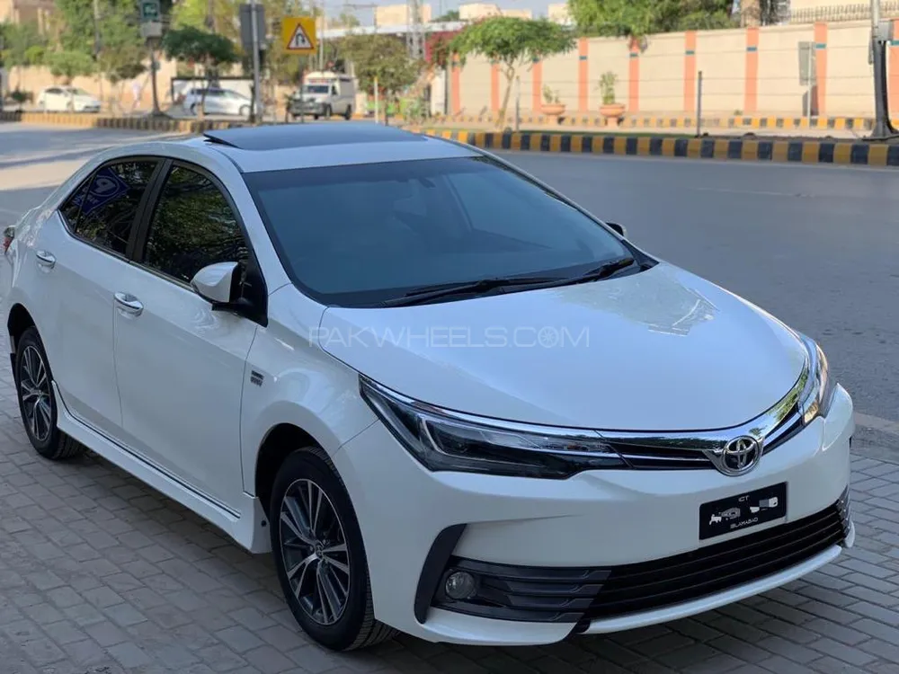 Toyota Corolla 2019 for Sale in Peshawar Image-1
