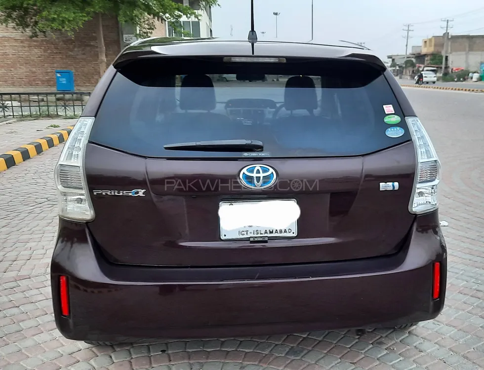 Toyota Prius Alpha 2014 for sale in D.G.Khan
