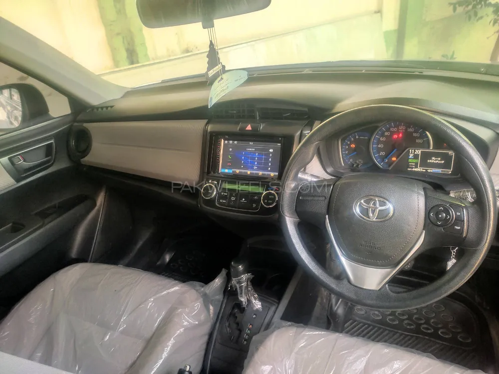 Toyota Corolla Axio 2014 for Sale in Mardan Image-1
