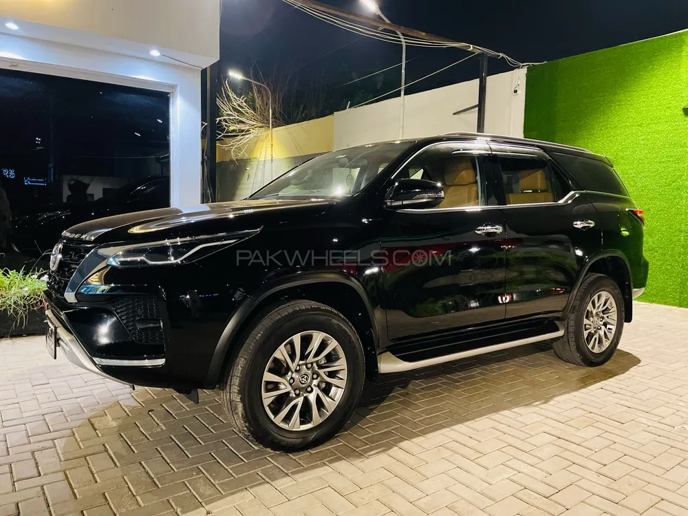 Toyota Fortuner 2021 for Sale in Lahore Image-1