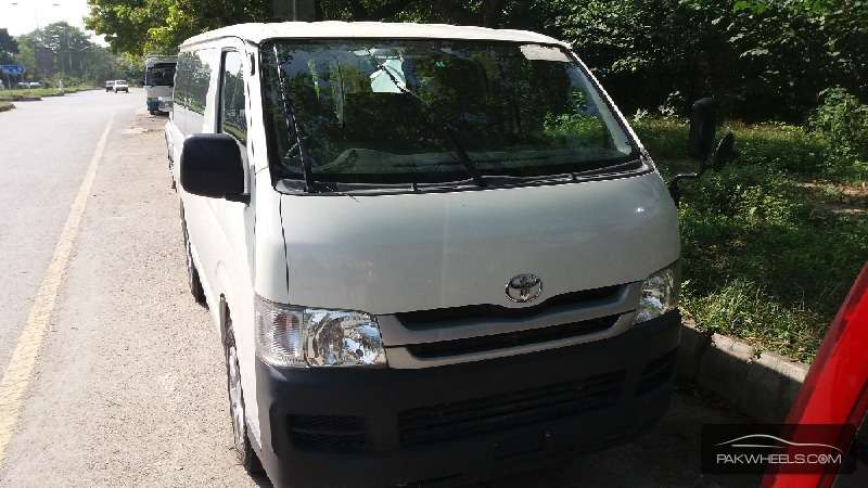 Toyota Hiace 2010 for Sale in Islamabad Image-1