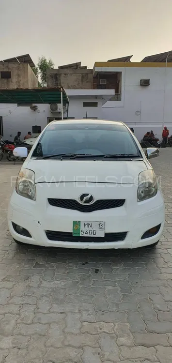 Toyota Vitz 2009 for Sale in Sahiwal Image-1