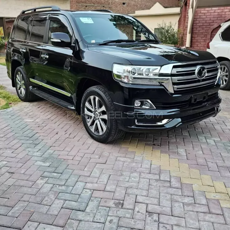 Toyota Land Cruiser ZX V8 2018. Best SUV in Pakistan