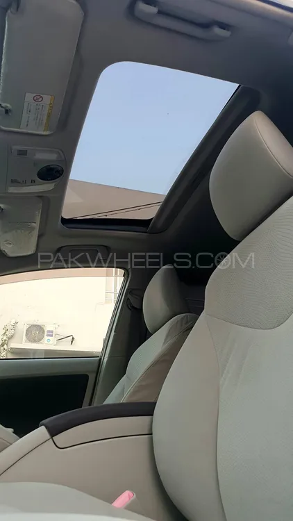 Toyota Prius 2009 for Sale in Islamabad Image-1