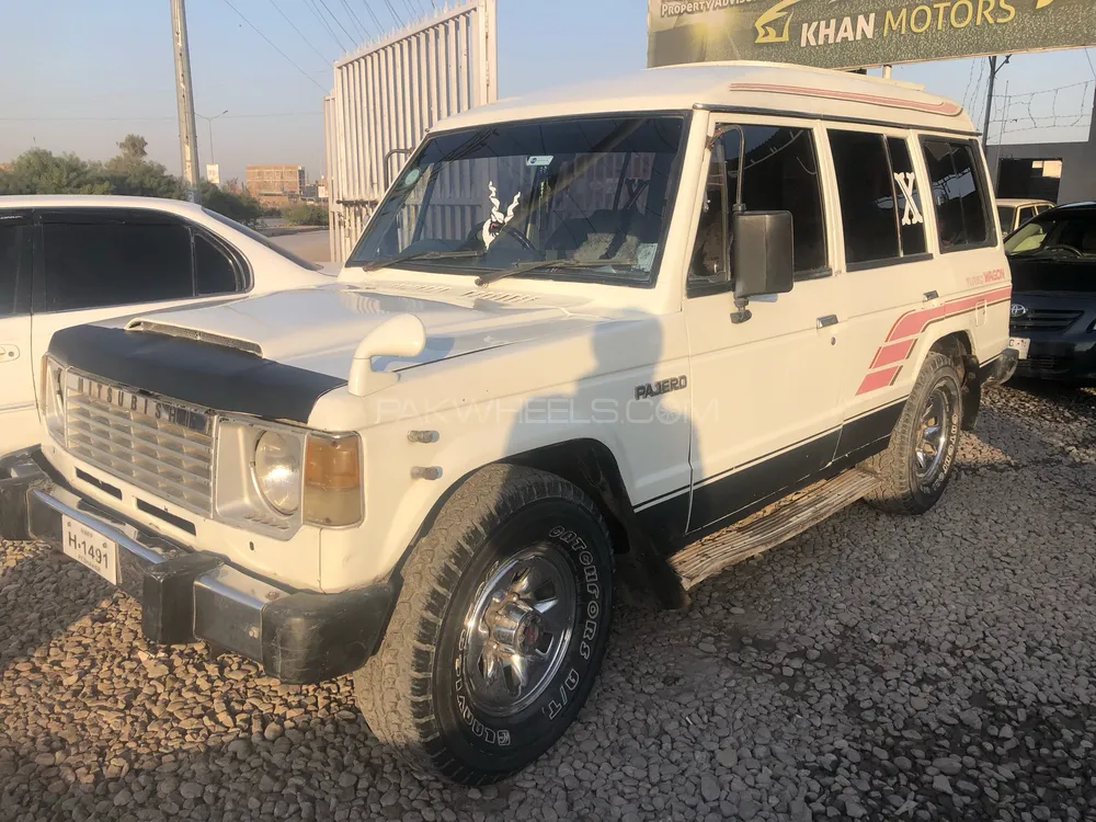 Mitsubishi Pajero 1986 for Sale in Peshawar Image-1