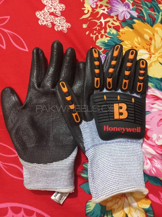 BIKE GLOVES Image-1
