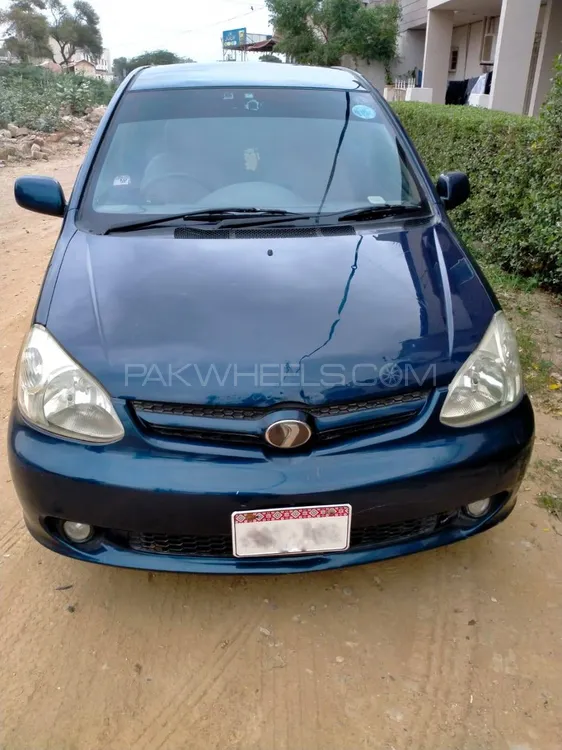 Toyota Platz 2004 for Sale in Karachi Image-1