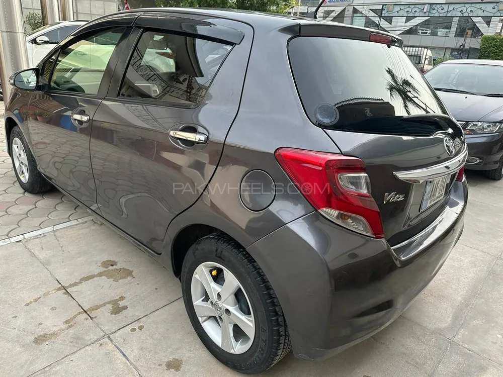 Toyota Vitz 2015 for Sale in Lahore Image-1