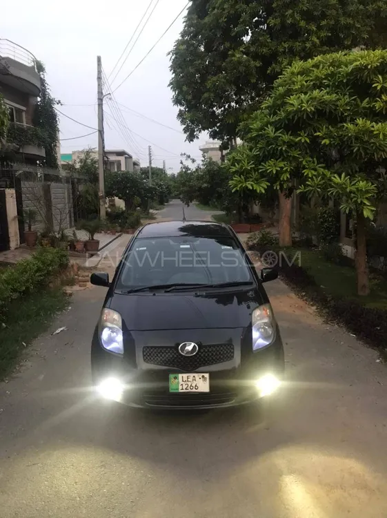 Toyota Vitz 2005 for Sale in Lahore Image-1