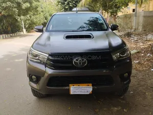 Toyota Hilux Revo V Automatic 3.0  2017 for Sale