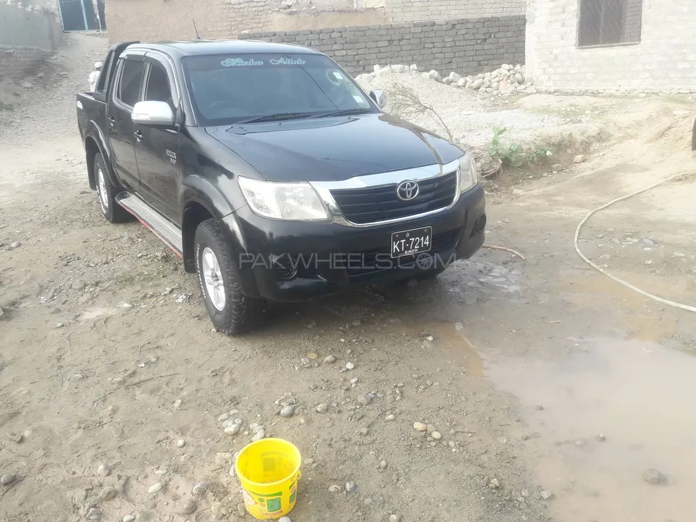 Toyota Hilux 2014 for Sale in Karak Image-1