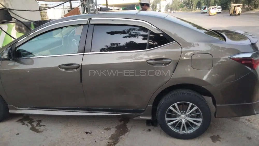 Toyota Corolla 2018 for Sale in Peshawar Image-1