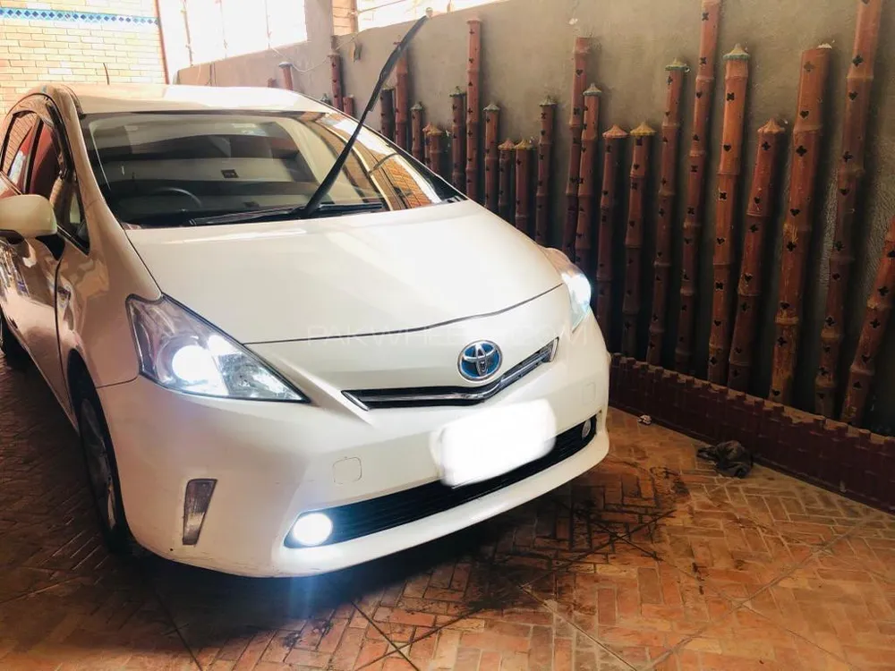 Toyota Prius Alpha 2013 for Sale in Jhang Image-1