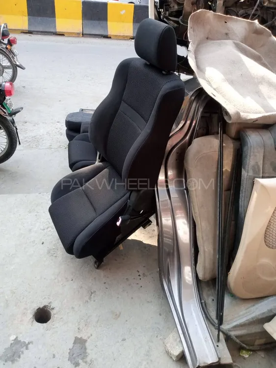 Toyota Vitz RS seats complete set Image-1