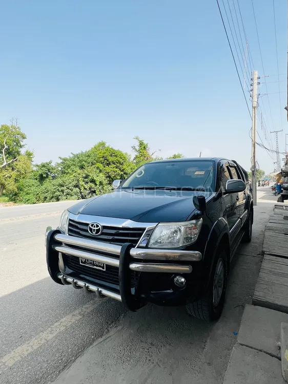 Toyota Hilux 2015 for Sale in Bannu Image-1