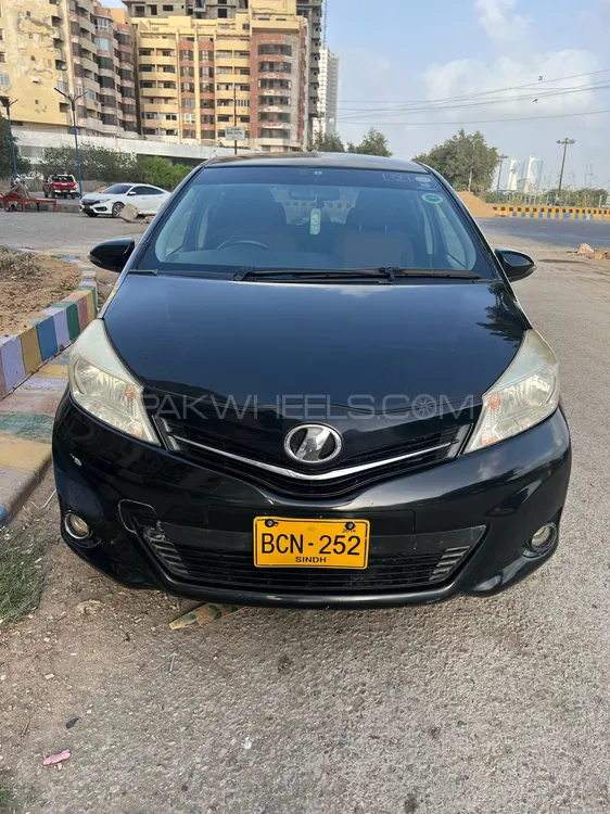 Toyota Vitz 2011 for Sale in Karachi Image-1