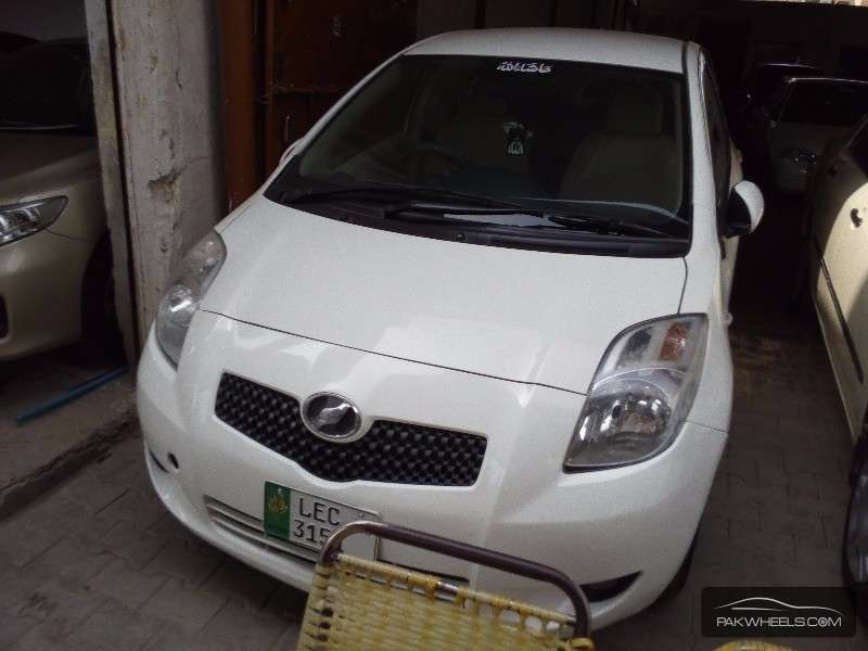 Toyota Vitz 2007 for Sale in Multan Image-1