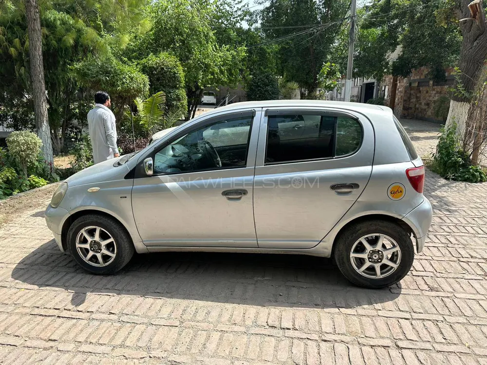 Toyota Vitz 2001 for Sale in Peshawar Image-1