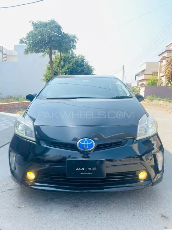 Toyota Prius 2015 for Sale in Lahore Image-1