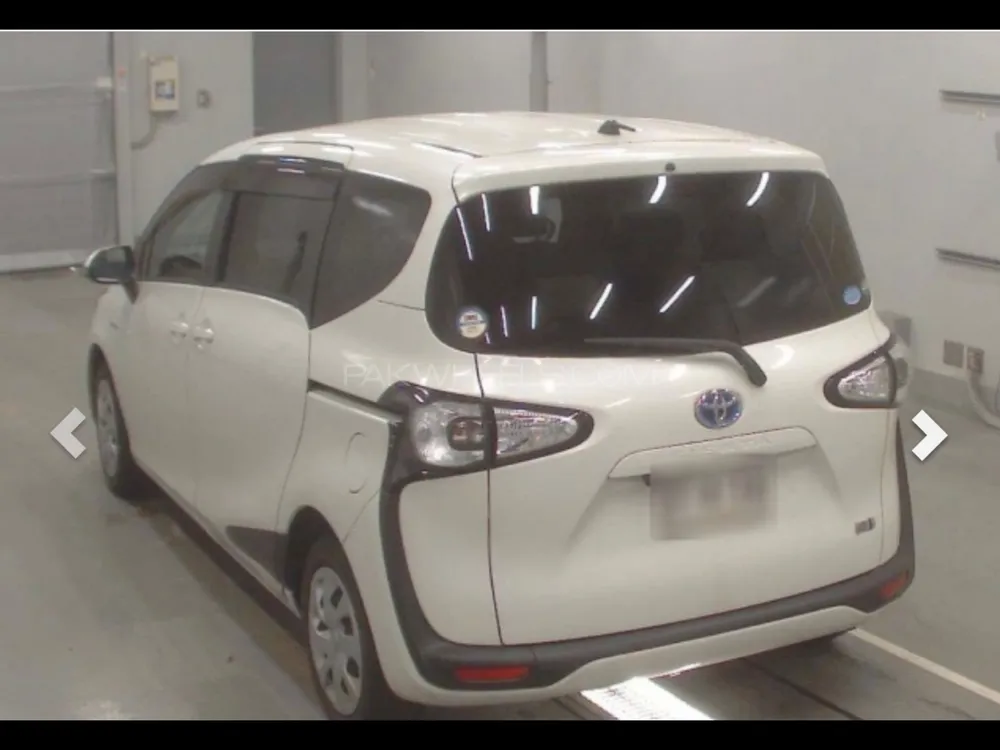 Toyota Sienta 2018 for Sale in Karachi Image-1