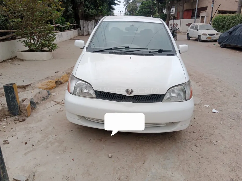 Toyota Platz 2002 for Sale in Karachi Image-1