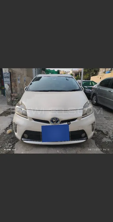 Toyota Prius 2012 for Sale in Lahore Image-1