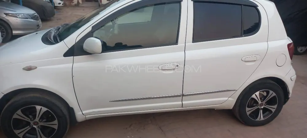 Toyota Vitz 2004 for Sale in Gujrat Image-1