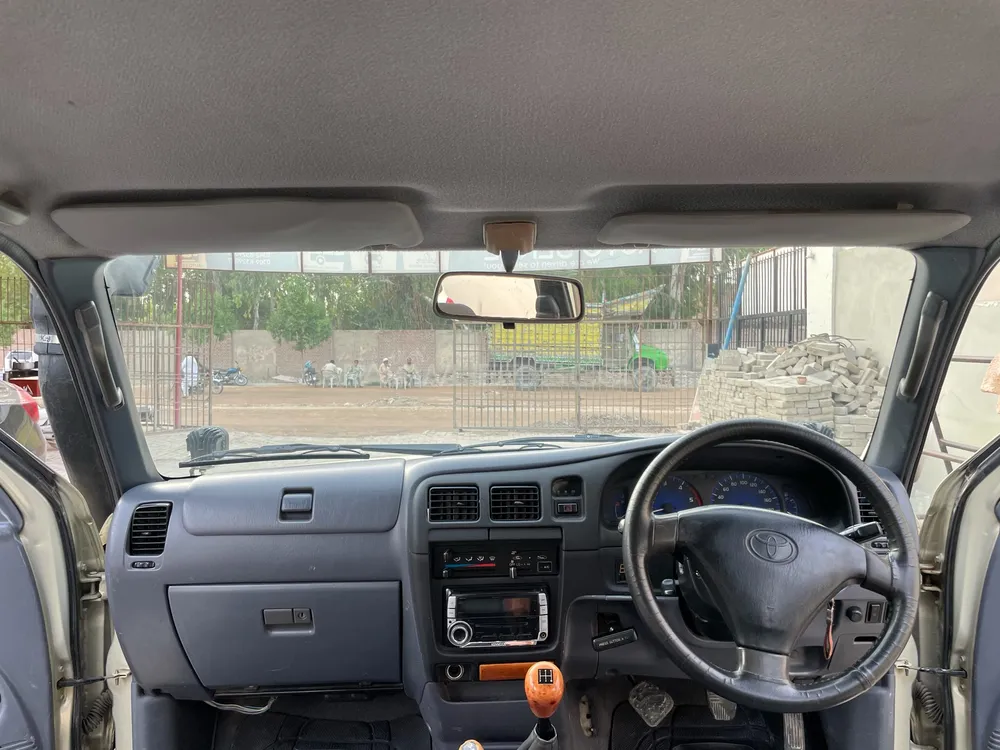 Toyota Hilux 2002 for Sale in Bahawalpur Toyota Hilux 2002 for Sale in Bahawalpur Image-9