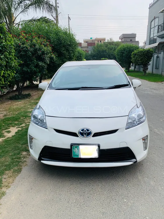 Toyota Prius 2012 for Sale in Lahore Image-1