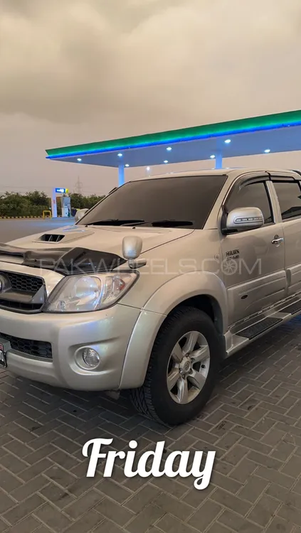 Toyota Hilux 2010 for Sale in Hyderabad Image-1
