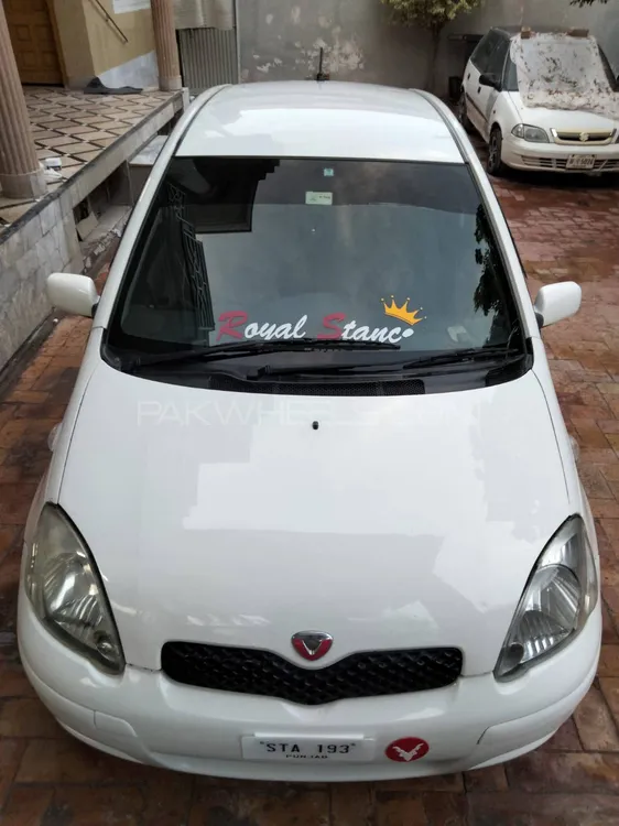 Toyota Vitz 2004 for Sale in Peshawar Image-1