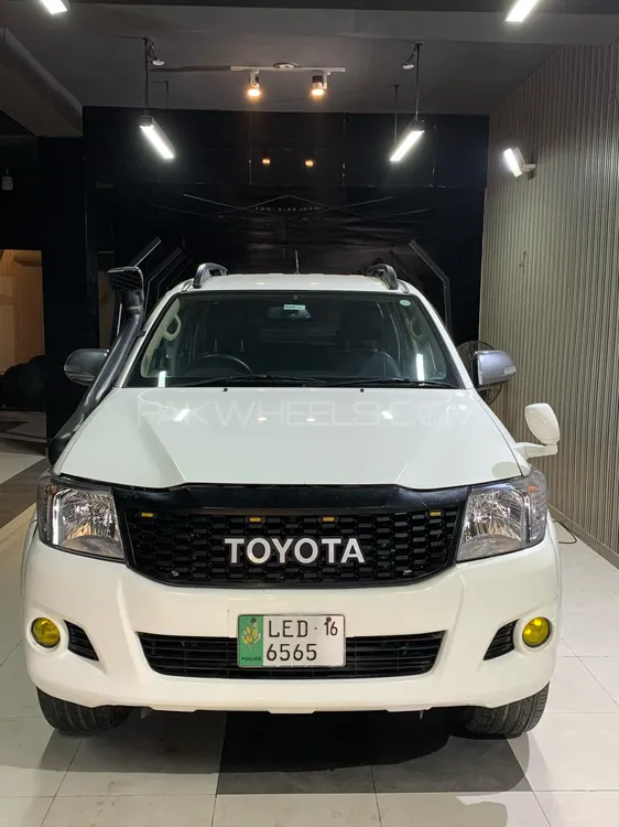 Toyota Hilux 2016 for Sale in Lahore Image-1