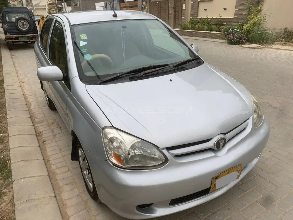 Toyota Platz 2003 for Sale in Karachi Image-1