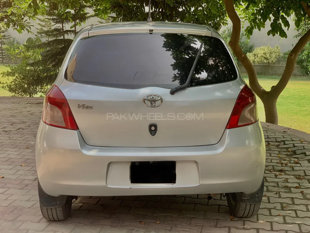 Toyota Vitz 2005 for Sale in Peshawar Image-1
