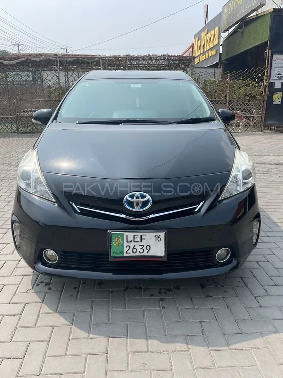 Toyota Prius Alpha 2013 for Sale in Lahore Image-1