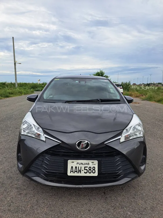 Toyota Vitz 2017 for Sale in Lahore Image-1