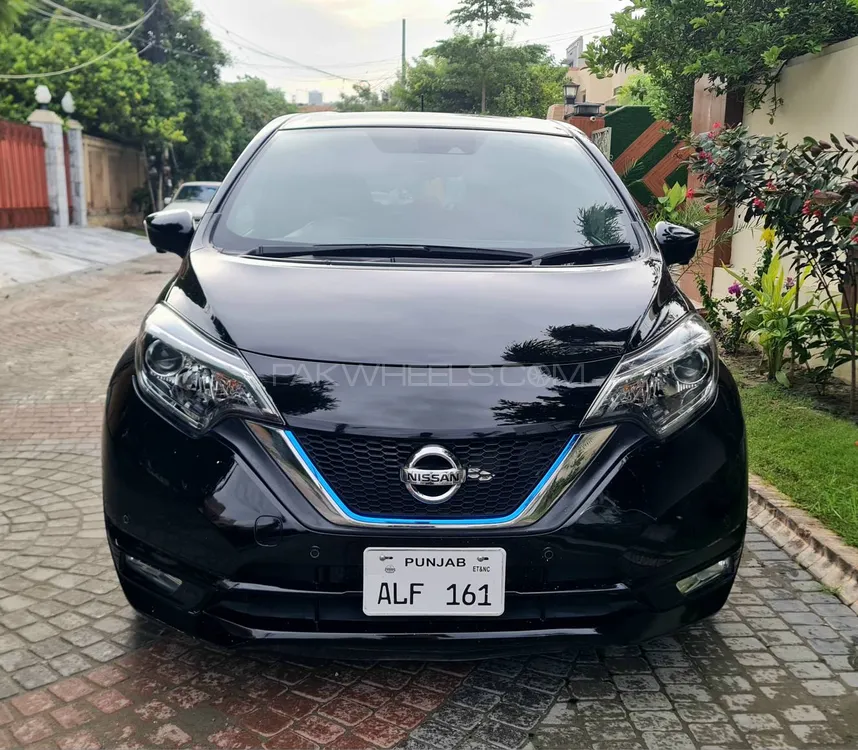 Nissan Note 2018 for Sale in Lahore Image-1