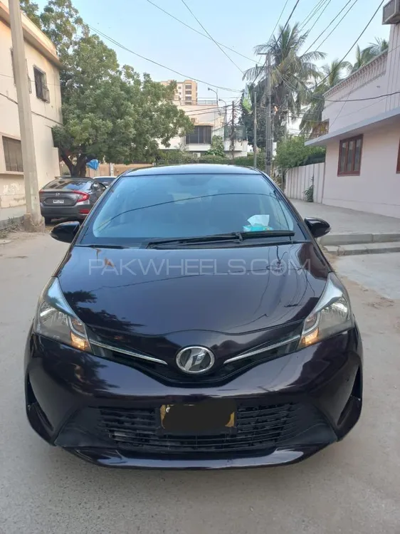 Toyota Vitz 2015 for Sale in Karachi Image-1