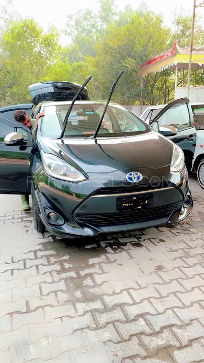 Toyota Aqua 2017 for Sale in Peshawar Image-1