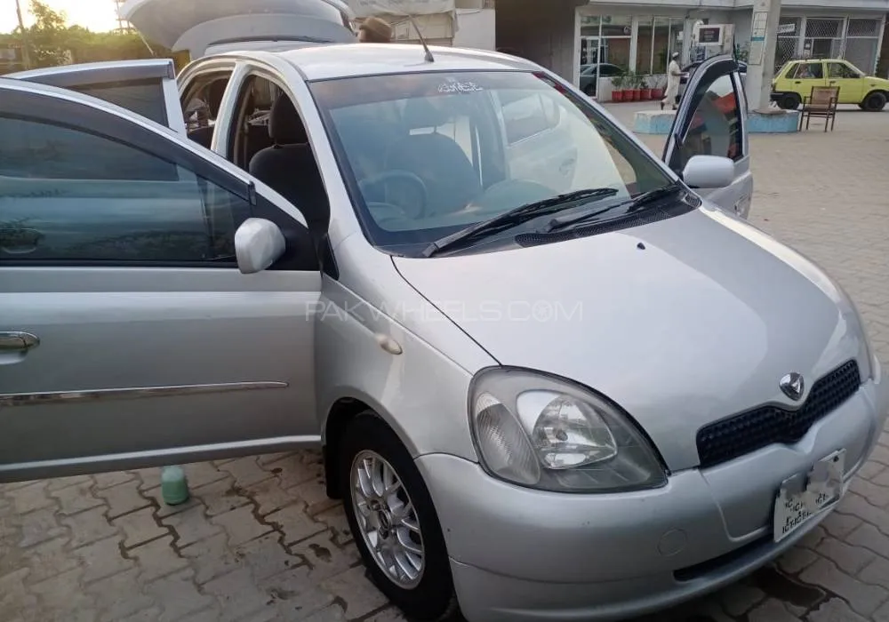Toyota Vitz 2001 for Sale in Peshawar Image-1
